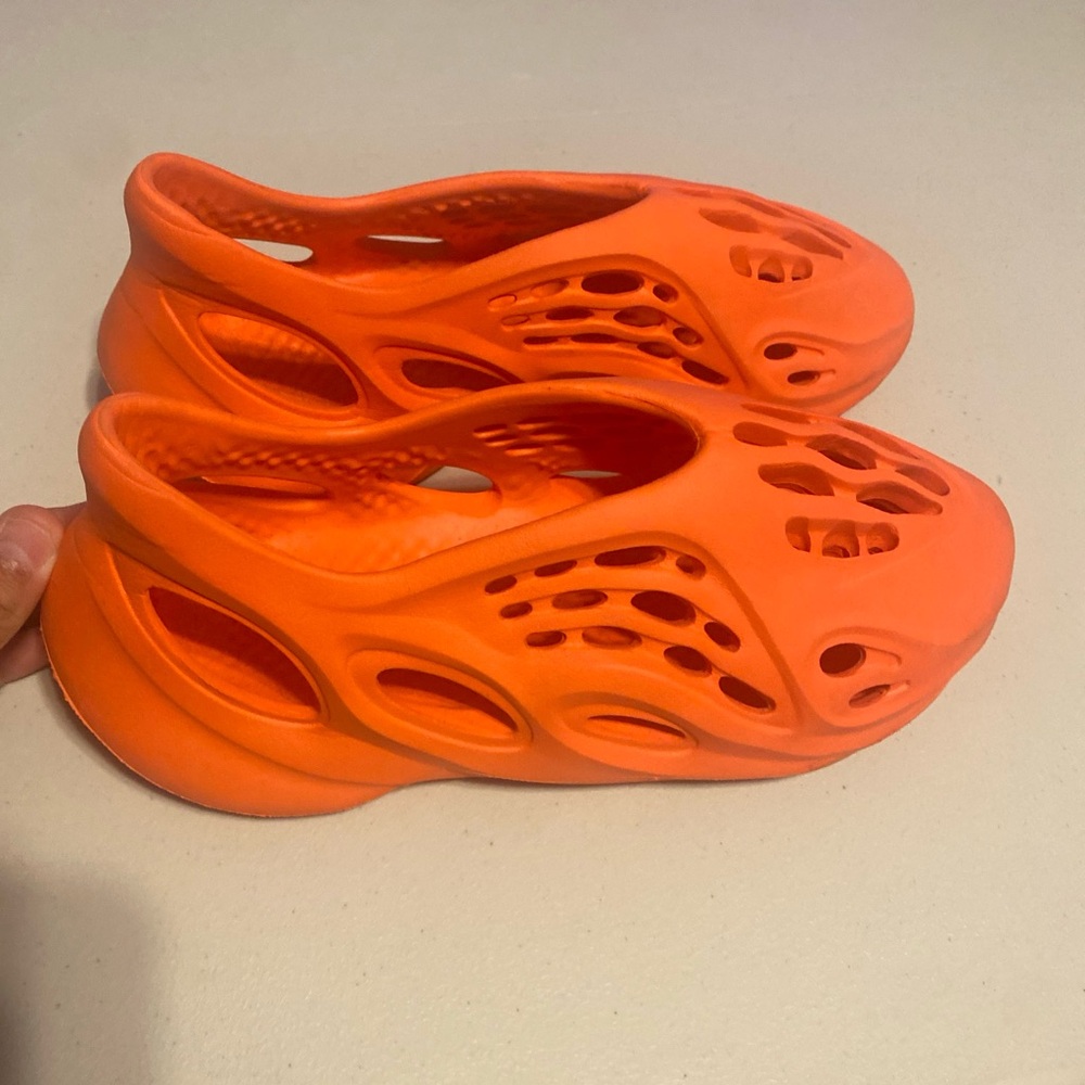 Slip on slides, brand unbranded, condition is great, color bright red, size 10M